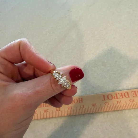 Elegant Gold and Cz Women's Ring - Picture 4 of 8